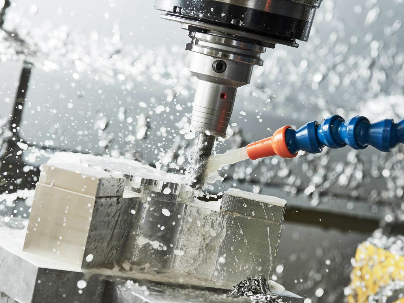 Lavorazione metalli con frese e torni a Brescia | V. e B. Impianti Service